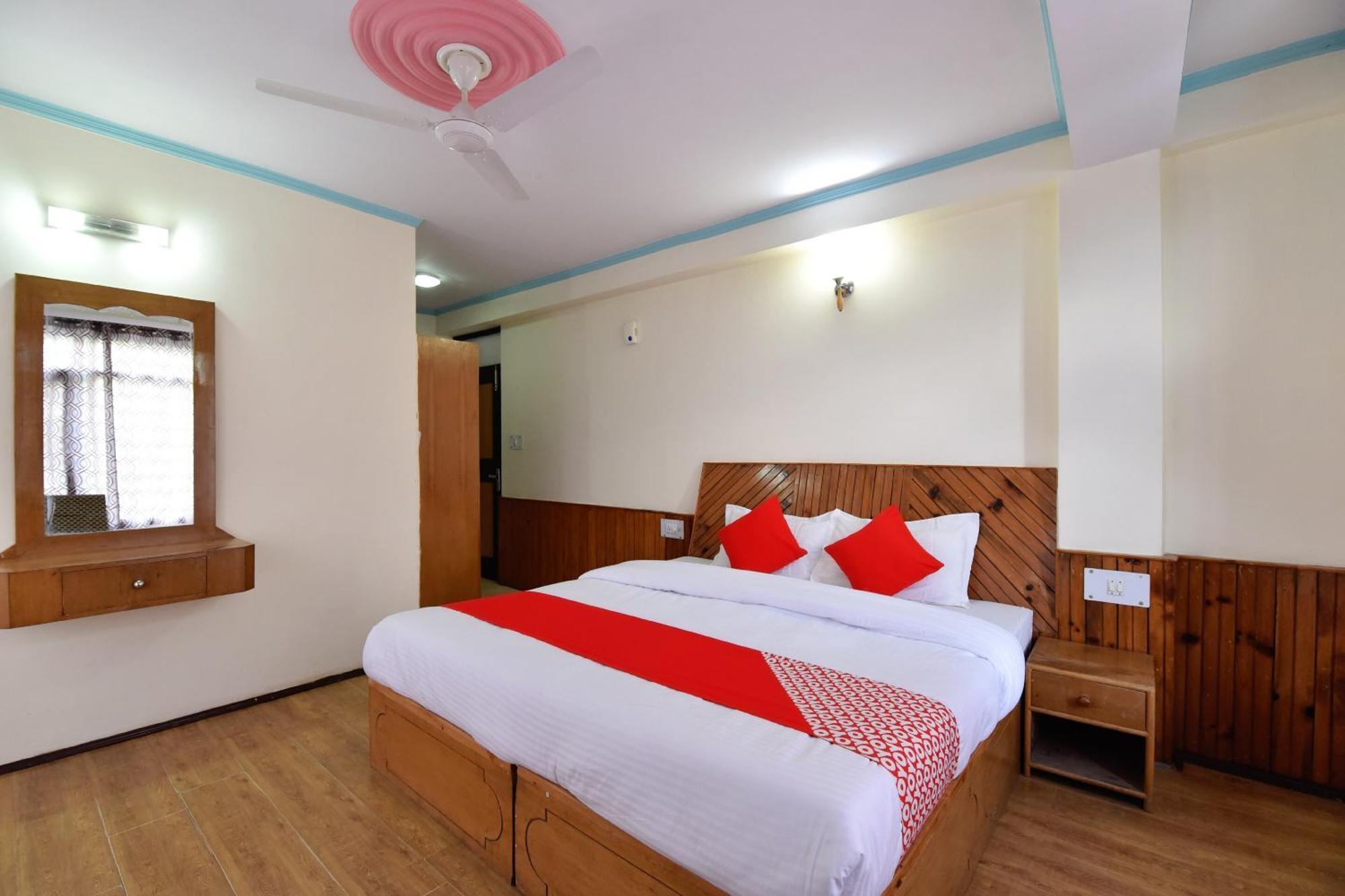 Hotel Oyo Hill View à Manāli Extérieur photo